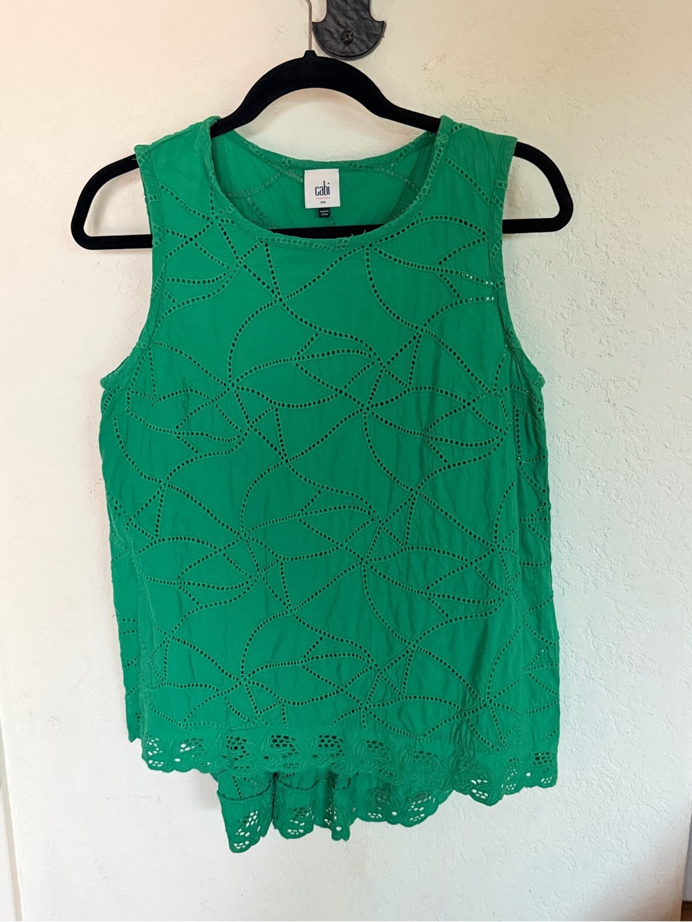 CAbi Gemma Tank Kelly Green Size S 5036 Eyelet Embroidered Hi-Low Top